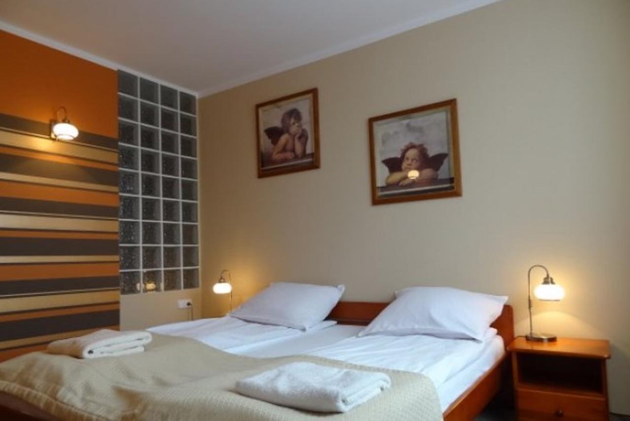 Hotel Restauracja Cukropol Gostyń Habitación foto